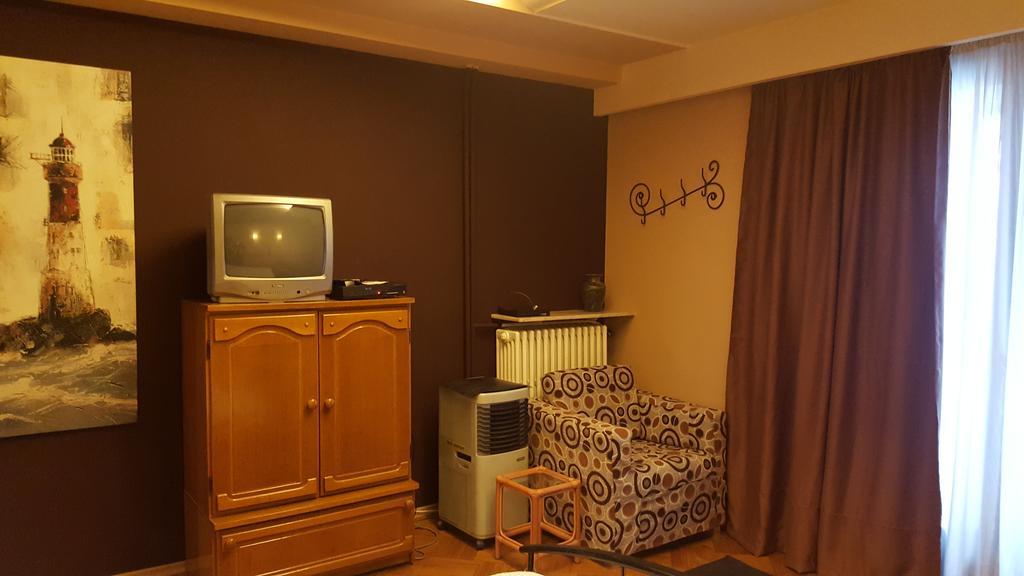 Hospitality Centrum- River Bukares Bagian luar foto
