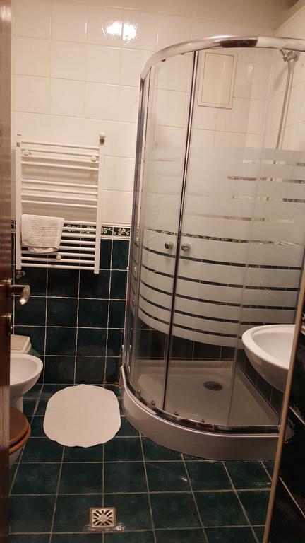 Hospitality Centrum- River Bukares Bagian luar foto