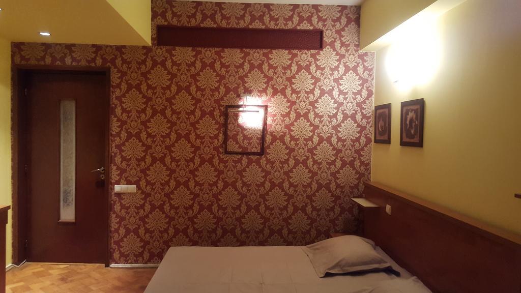 Hospitality Centrum- River Bukares Bagian luar foto
