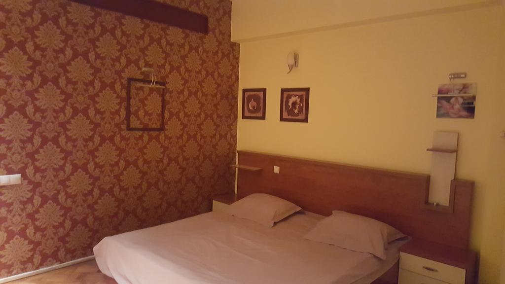 Hospitality Centrum- River Bukares Bagian luar foto