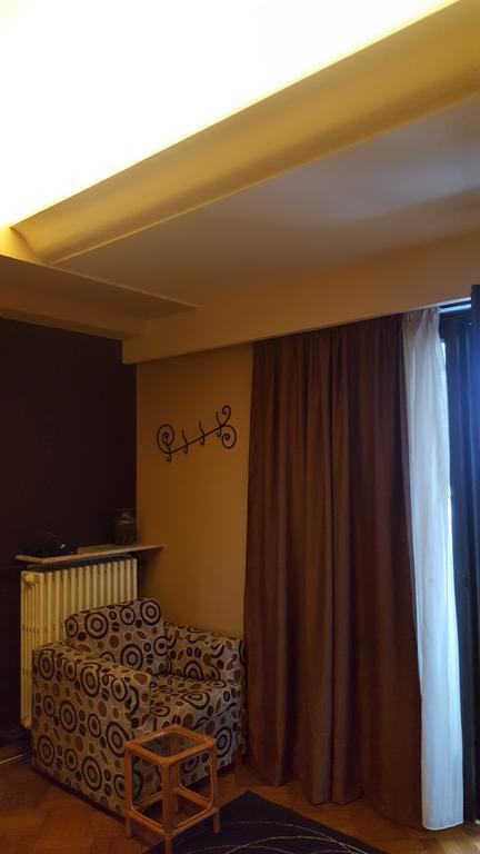 Hospitality Centrum- River Bukares Bagian luar foto
