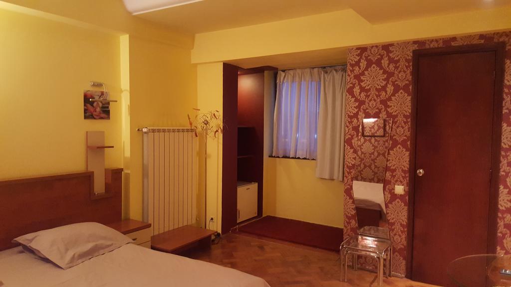 Hospitality Centrum- River Bukares Bagian luar foto