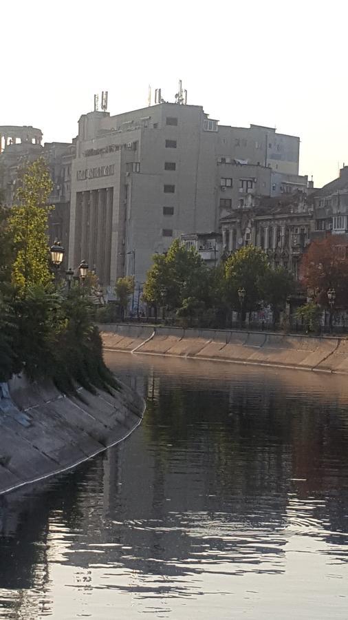 Hospitality Centrum- River Bukares Bagian luar foto